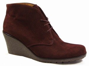 Weinrote Keil-Stiefelette in Übergröße von Gabor